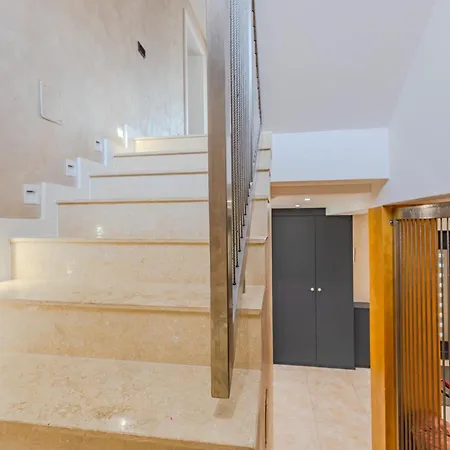 Rokebea Luxury
